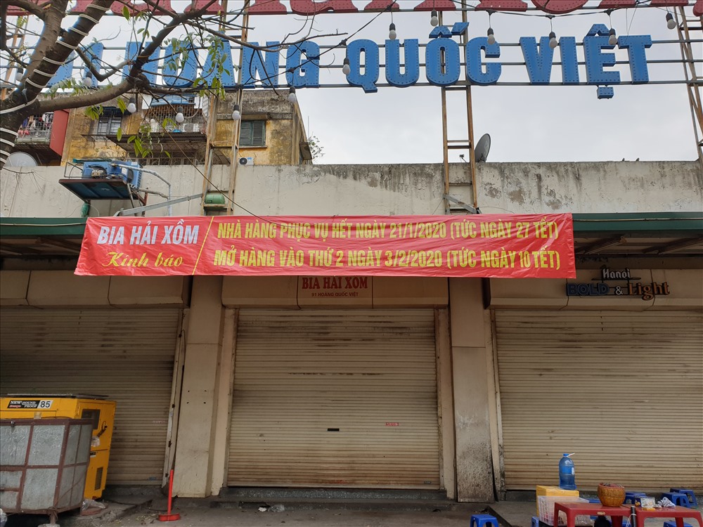 Nhà Hàng treo biển nghỉ bán hàng từ ngày 28 Tết (tức ngày 22.1) và sẽ mở cửa lại ngày mồng 10 Tết (tức ngày 3.2) nhưng đến nay vẫn chưa hoạt động. Ảnh: Tùng Giang.