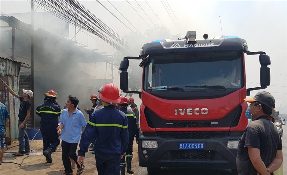 Hỏa hoạn trong nhà xưởng sản xuất tôn thép, xà gồ. Hỏa hoạn trong nhà xưởng sản xuất tôn thép, xà gồ.