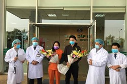 Hình ảnh khỏe mạnh của 2 bệnh nhân Vĩnh Phúc nhiễm COVID-19 được ra viện
