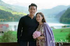 Loạt ảnh đẹp như mơ của Hyun Bin và mỹ nhân "Hạ cánh nơi anh"