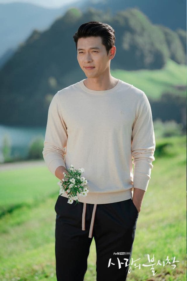 Hyun Bin vẫn luôn là cái tên “kiểm chứng rating“. Mặc dù đã gần bước sang tuổi 40 nhưng nam tài tử vẫn giữ được nhan sắc và phong độ đáng ngưỡng mộ. Hiện, anh là một trong những diễn viên hạng A tại Hàn Quốc về cả thực lực và nhan sắc. Ảnh: tvN.