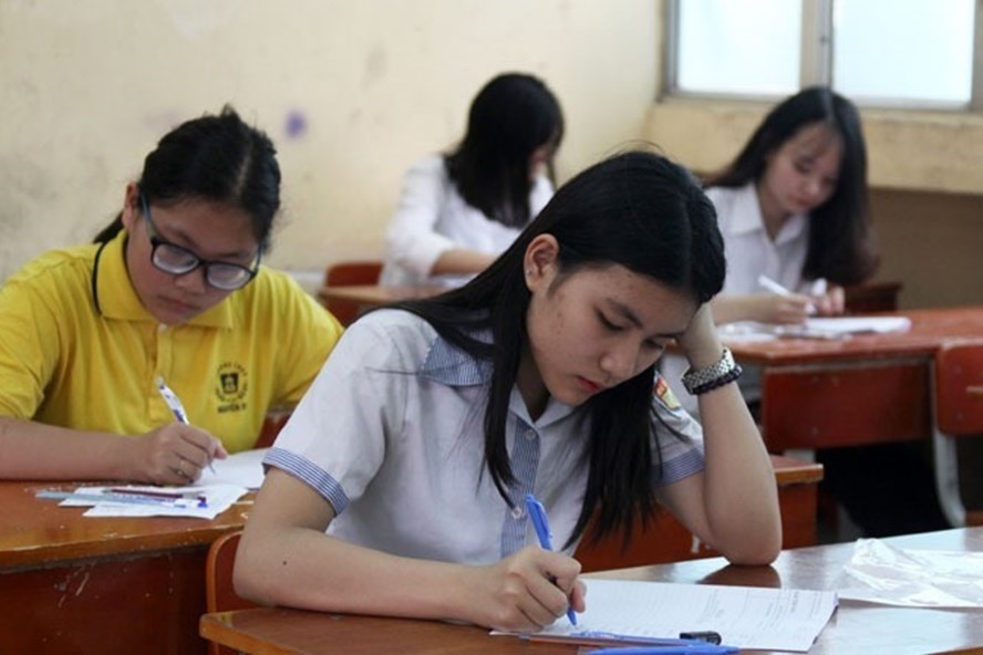 Quyết định về kế hoạch tuyển sinh vào lớp 10 trung học phổ thông năm học 2020 - 2021 của Hà Nội vừa ban hành vẫn dự kiến ngày thi từ 1.6, dù học sinh phải nghỉ học kéo dài vì dịch COVID-19. Ảnh minh họa: Hải Nguyễn.