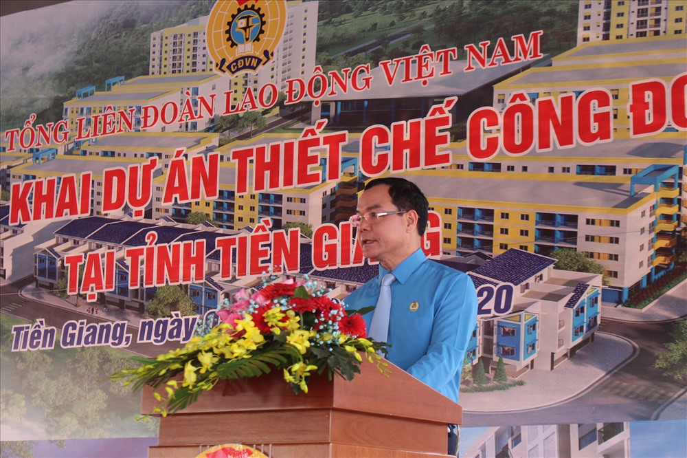 Chủ tịch Tổng LĐLĐVN Nguyễn Đình Khang phát biểu tại buổi lễ. Ảnh: K.Q