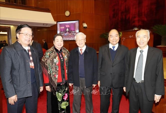 Tổng Bí thư, Chủ tịch nước Nguyễn Phú Trọng với các đồng chí nguyên lãnh đạo cấp cao của Đảng, Nhà nước. Ảnh: Trí Dũng/TTXVN