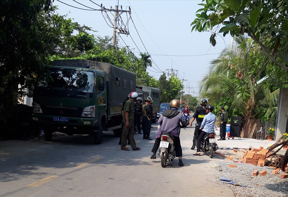 Công an đang tiếp tục vây bắt “Tuấn khỉ“. Ảnh: Đình Trọng