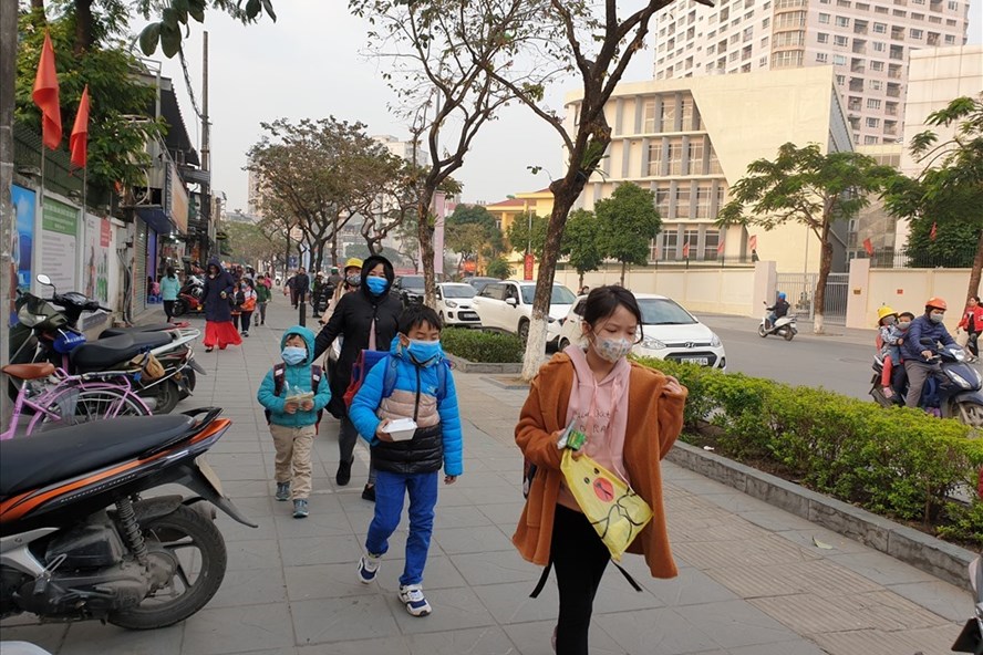 Phụ huynh xin nghỉ làm “ứng phó” việc học sinh nghỉ học tránh virus Corona