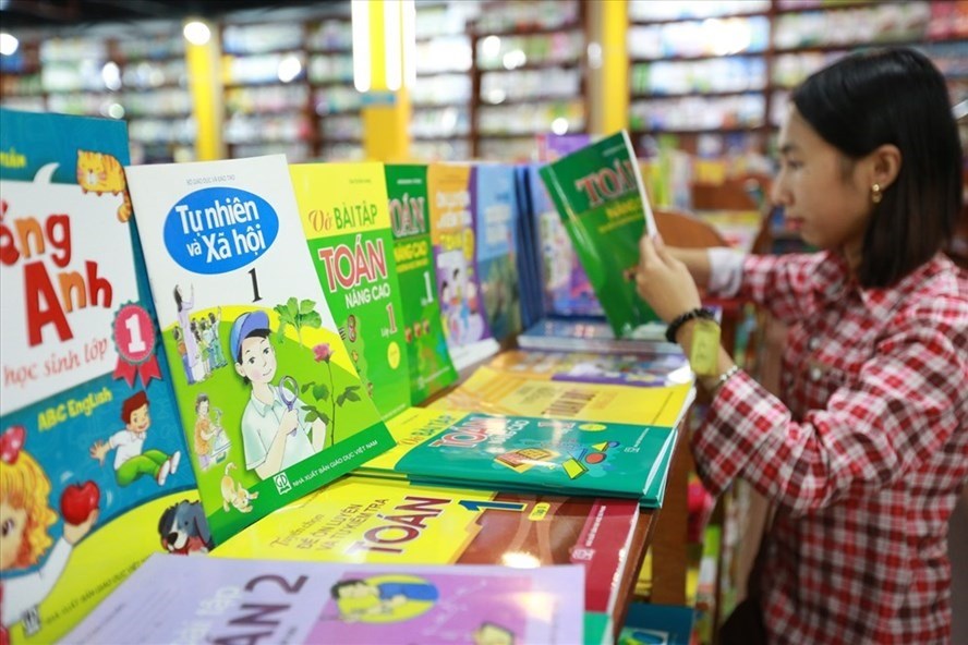 Lý do khiến giá sách giáo khoa mới lớp 1 chậm công khai