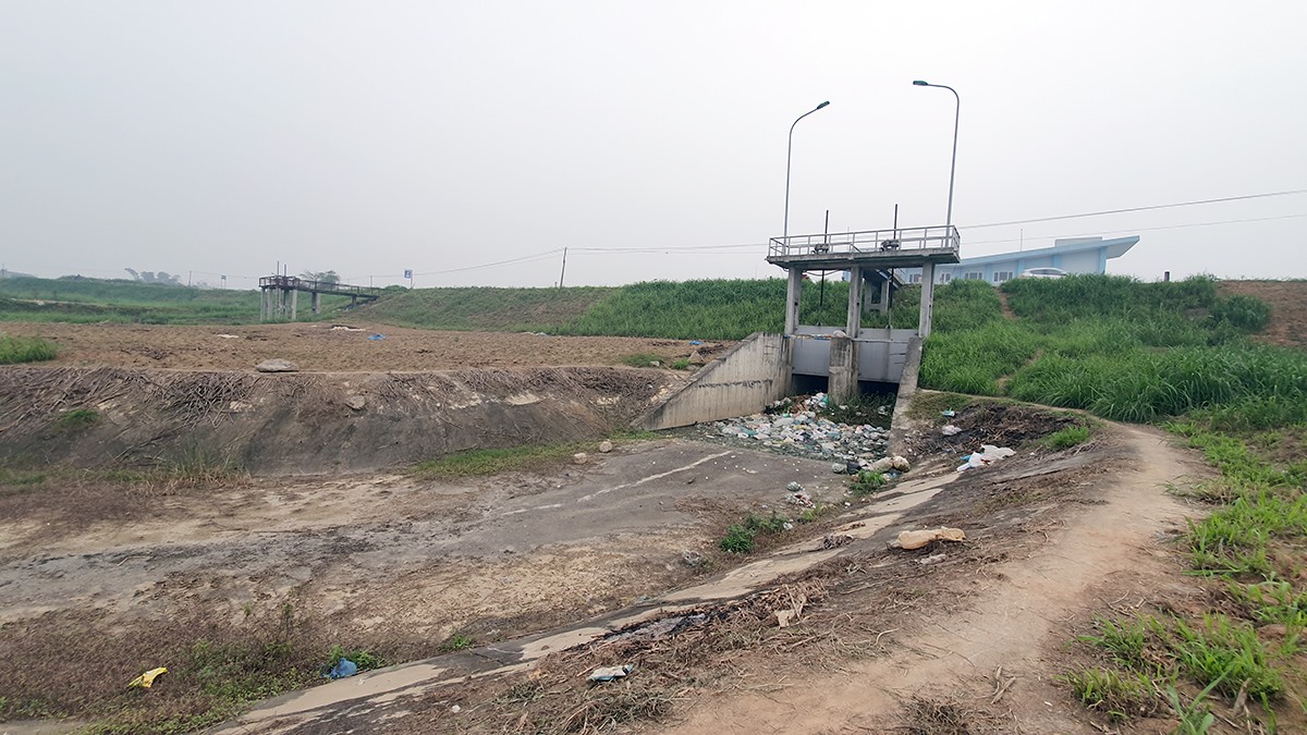 Theo phản ánh của người dân địa phương, lý do khiến công trình tiêu nước hoạt động kém hiệu quả là bởi đặt tại khu vực rất hiếm khi xảy ra ngập úng.