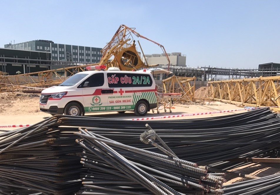 Hiện trường vụ sập cẩu tháp khiến 3 người tử vong. Ảnh: AX