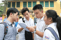 Infographic: Chi tiết lịch thi THPT quốc gia năm 2020 so với các năm