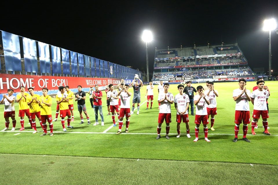 Muangthong United gy tht vng cho c¨¢c c ng vi¨ºn. nh: Muangthong United