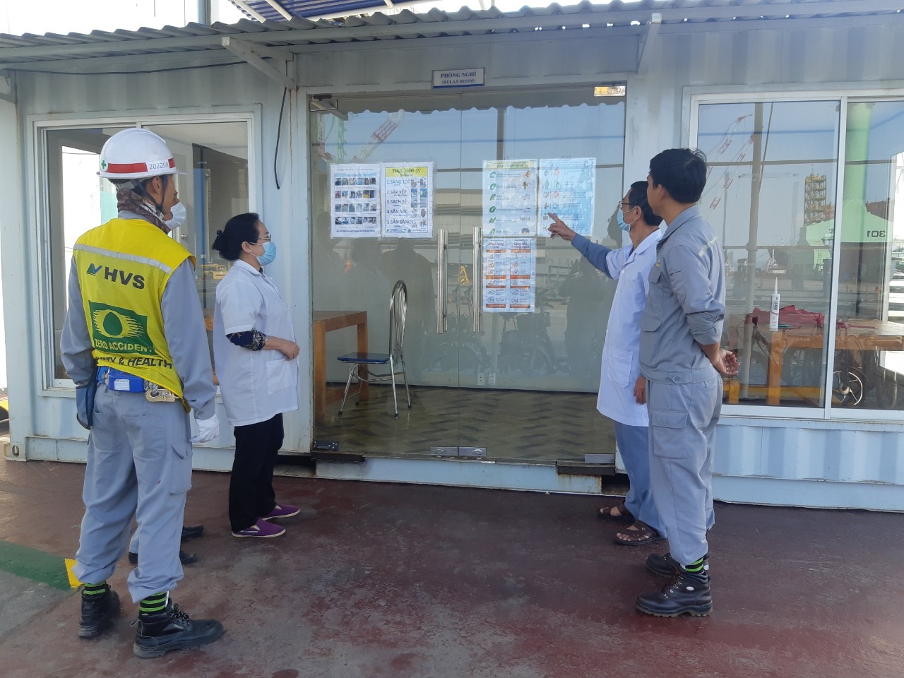 Công ty HVS trang bị mới phòng cách ly riêng dành cho những trường hợp CNLĐ bị sốt, tách riêng với phòng y tế để giảm thiểu nguy cơ lây nhiễm nếu có. Ảnh: Thái Vũ