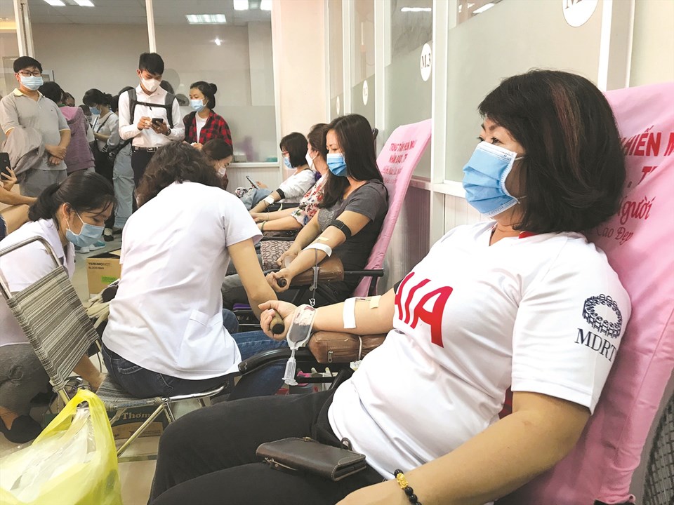 Người dân đến tham gia hiến máu tình nguyện tại Trung tâm Hiến máu nhân đạo TPHCM. Ảnh: Thanh Chân Người dân đến tham gia hiến máu tình nguyện tại Trung tâm Hiến máu nhân đạo TPHCM. Ảnh: Thanh Chân