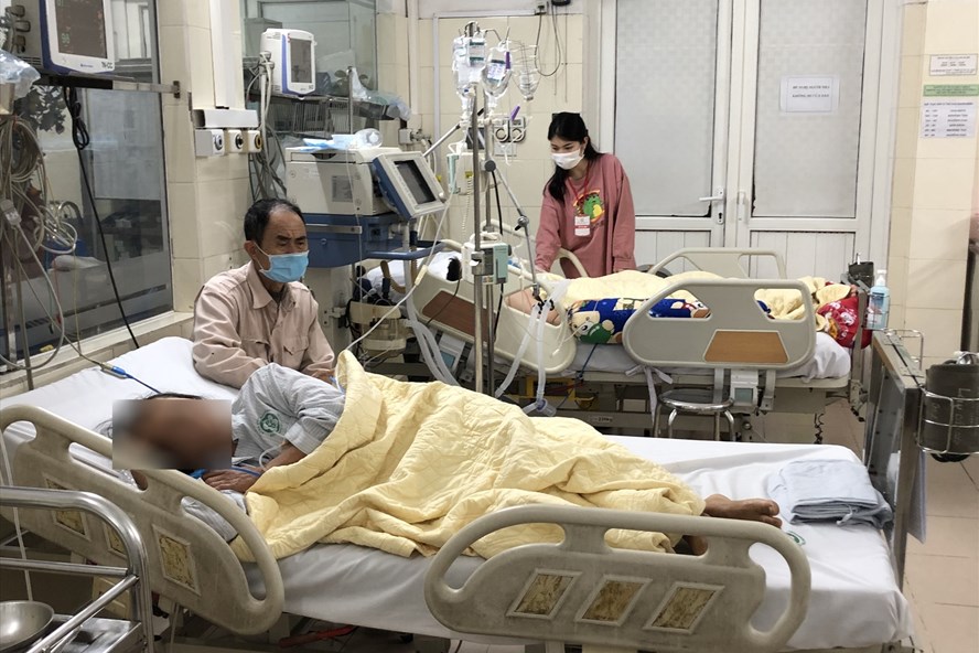 Có thẻ bảo hiểm y tế, người bệnh sẽ giảm nhiều chi phí. Ảnh minh hoạ: H.A