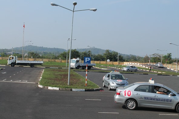 do xo di hoc lai xe vi tin don tang hoc phi