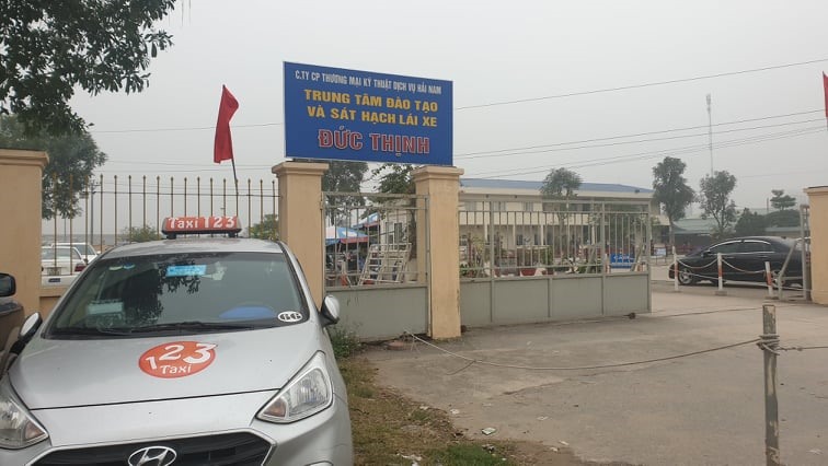 Việc người dân ồ ạt đăng ký học lái xe ôtô đã gây nhiều áp lực cho các đơn vị đào tạo lái xe. Ảnh: TG.