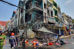 TPHCM: Chợ Hạnh Thông Tây cháy lớn, nhiều kiốt bị thiêu rụi