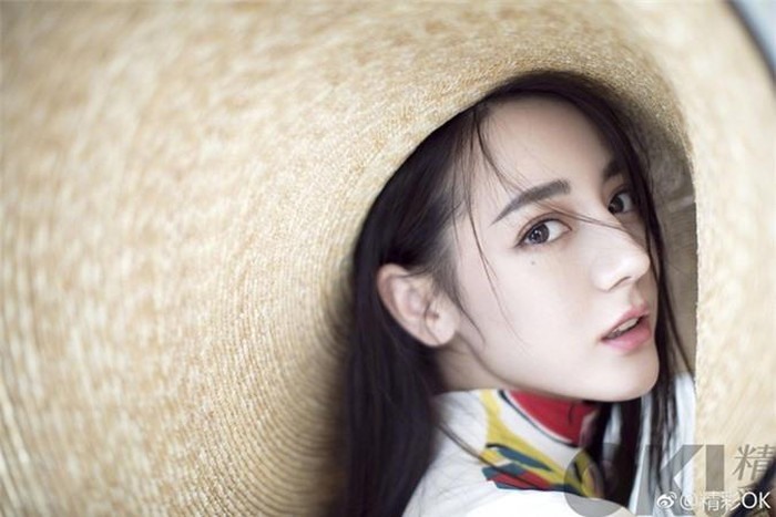 Không quá khi nói vẻ ngoài xinh đẹp chính là lợi thế lớn nhất của Địch Lệ Nhiệt Ba