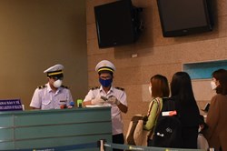 Cận cảnh đón 117 hành khách trên chuyến bay từ Hàn Quốc về Cần Thơ