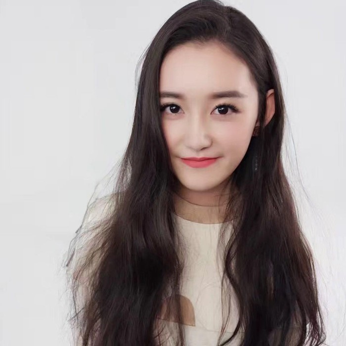 Tưởng Y Y.