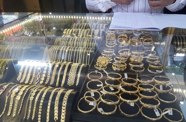 Mặt hàng nhẫn tròn là lựa chọn của hầu hết khách hàng