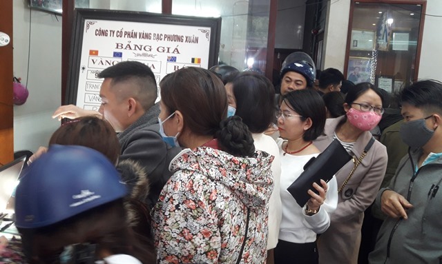 Chen chúc mua vàng ở hiện vàng Phương Xuân