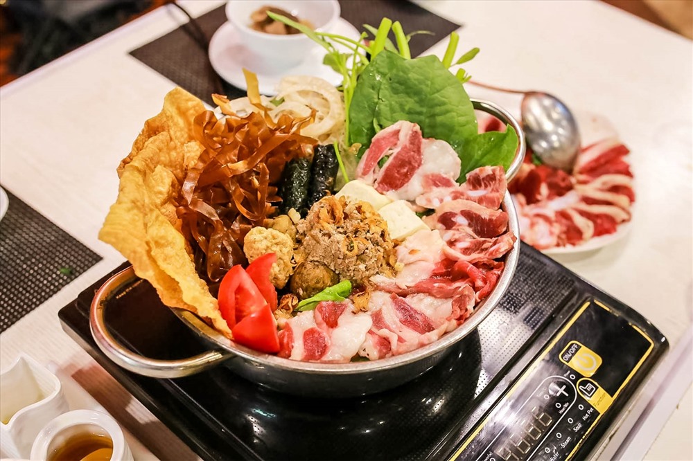Ăn quá nhiều lẩu có thể gây ra nhiều bệnh lý nguy hiểm, trong đó thận ít nhiều sẽ bị tổn thương.