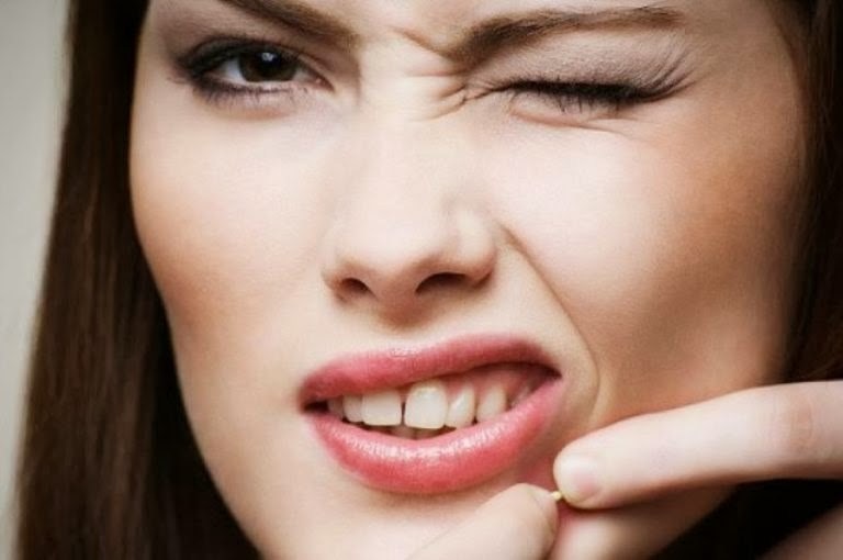 Bổ sung nhiều chất béo tốt như Omega 3 khi xuất hiện mụn trên vùng miệng và mũi. Ảnh: T. L.