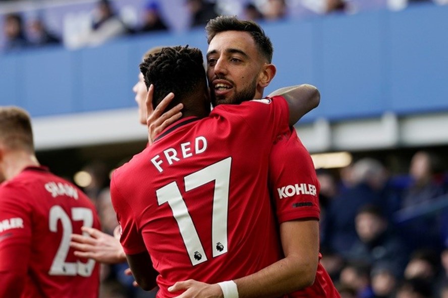Bruno Fernandes lại tỏa sáng, Man United hòa chật vật trên sân Everton