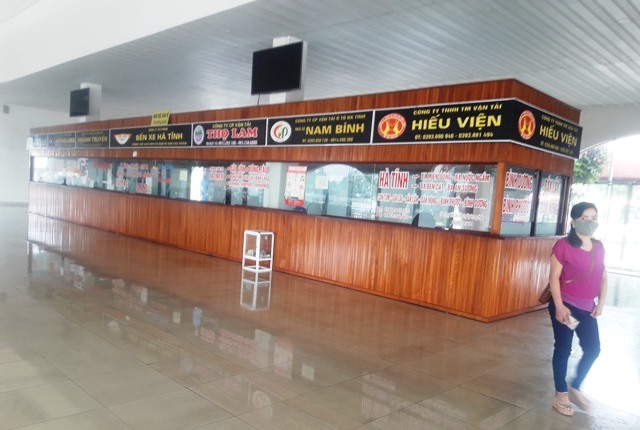 Quầy bán vé của các nhà xe cũng vắng tanh. Ảnh: Trần Tuấn