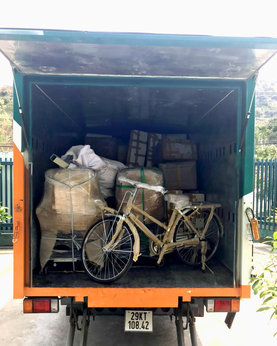 Xe tải chở đầy hàng lậu. Ảnh: LT