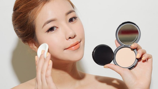 Trang điểm nhẹ nhàng sẽ là ưu điểm khi gặp gỡ người đàn ông. Ảnh: T. L.
