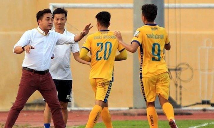 HLV Nguyễn Đức Thắng từng giúp Thanh Hóa bay cao nhưng sau đó từ chức vì bị bầu Đệ can thiệp về chuyên môn. Ảnh: VPF.