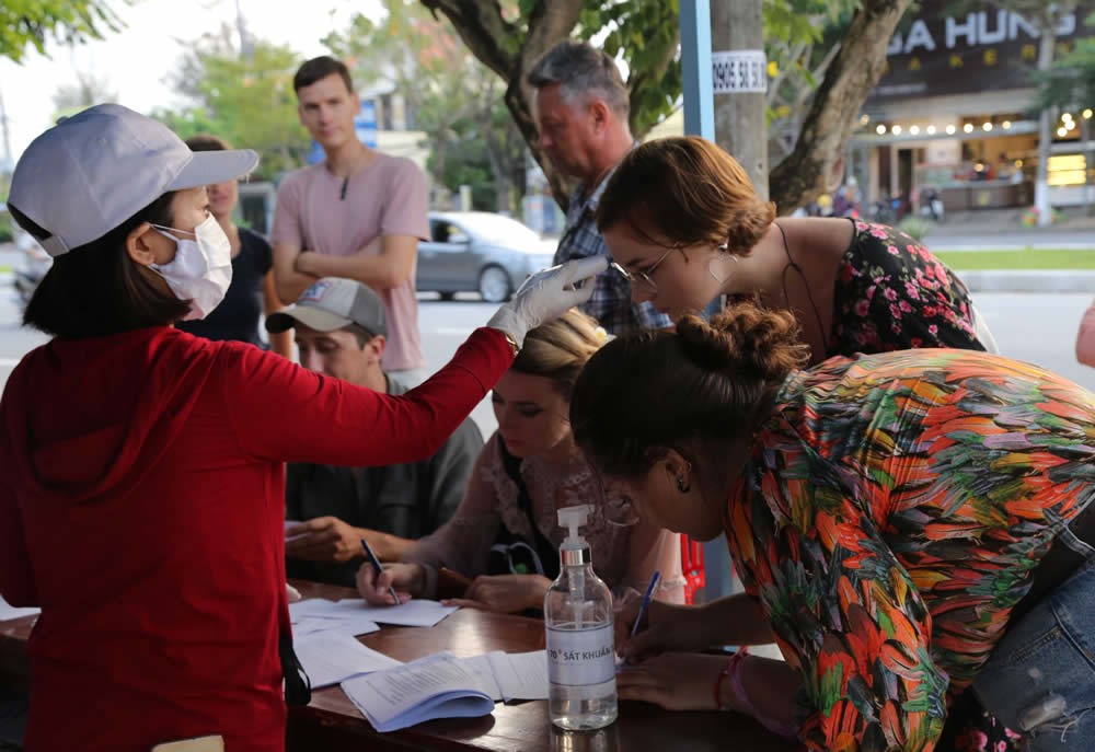 da nang lap 7 chot kiem soat dich covid 19 o cua ngo thanh pho