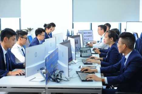 Đội ngũ nhân viên Đất Xanh phát triển ứng dụng BĐS trên nền tảng công nghệ mới