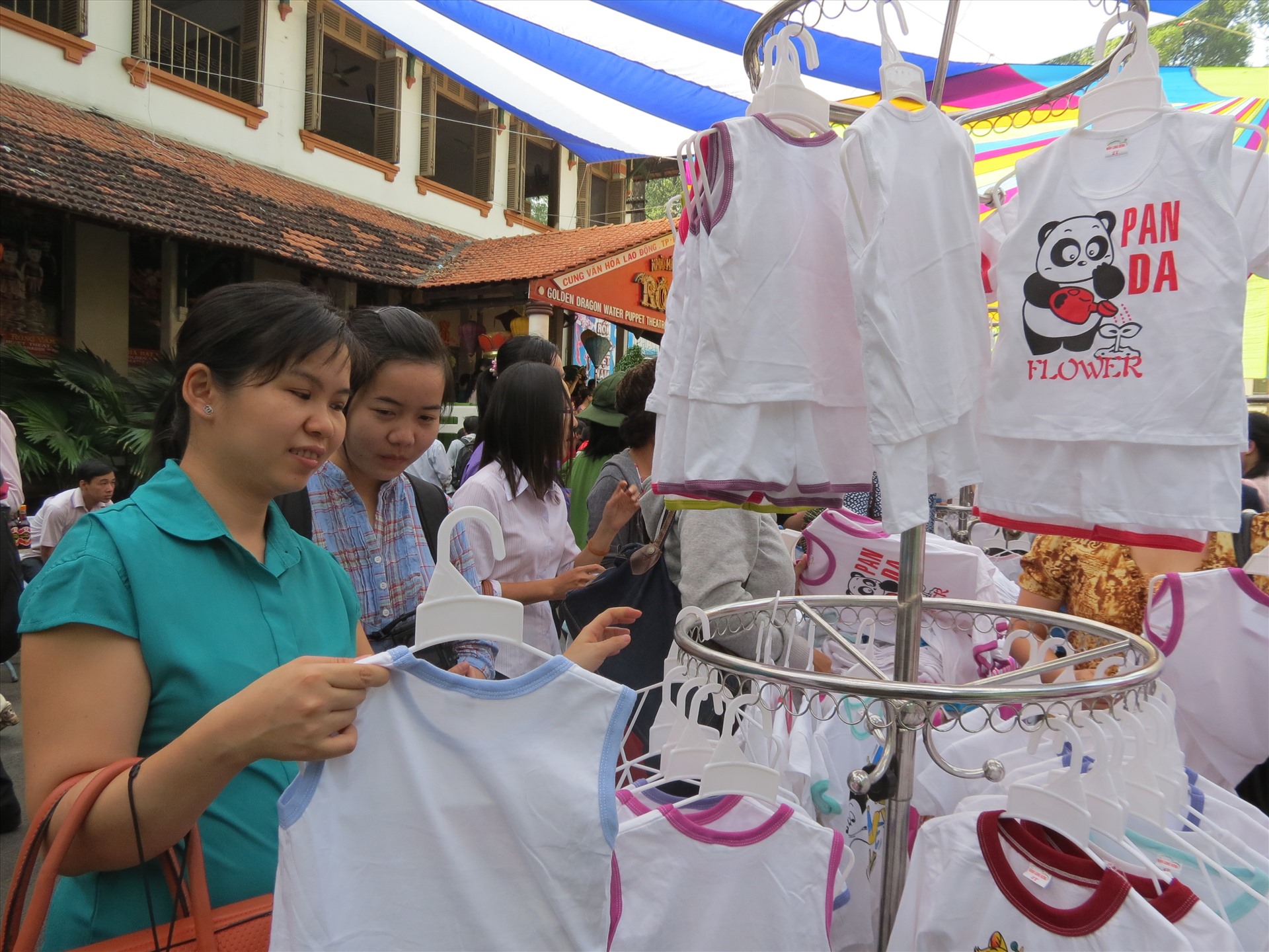Lao động nữ ở nhiều thế hệ cần có thời gian linh hoạt để có thể chăm sóc cho gia đình - Ảnh: L.T