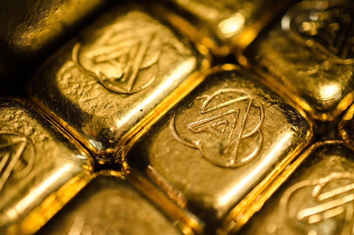 Giá vàng lại giảm sâu bất chấp gói hỗ trợ 700 tỉ USD
