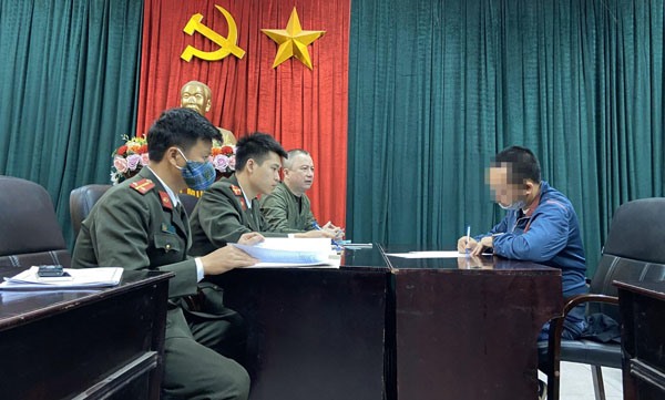 Chủ tài khoản Facebook ''Nguyễn Hoàng Hải'' ký biên bản thừa nhận sai phạm.