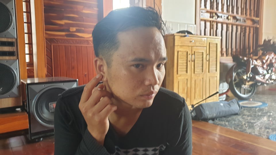 Anh Hạnh kể lại sự việc với phóng viên. Ảnh: HL