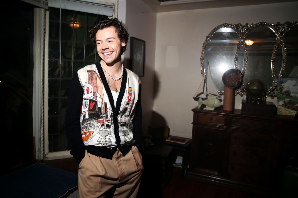 Harry Styles giới thiệu sản phẩm mới mang tên “Falling“. Ảnh: T. L.