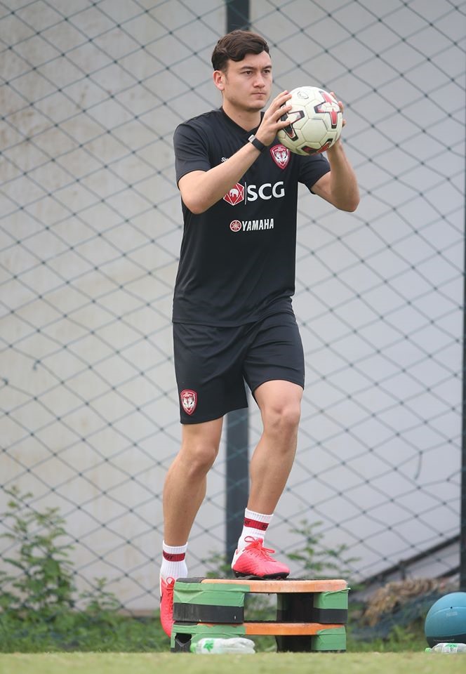 Thủ thành số 1 tuyển Việt Nam được cho là đang dính chấn thương. Ảnh: Muangthong FC