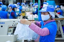 Khách hàng Mỹ tạm ngưng nhận đơn hàng, dệt may Việt Nam tìm cách vượt khó