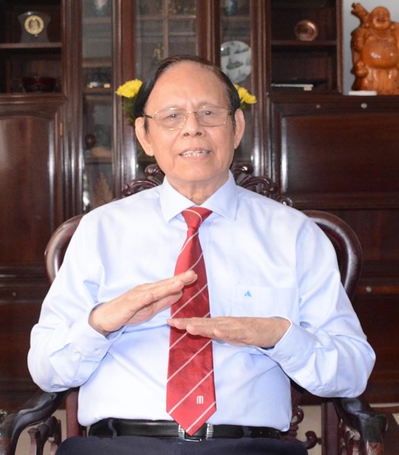 Nhà báo, nhà văn hóa, PGS, TS Nguyễn Hồng Vinh (bút danh Hồng Vinh).