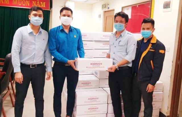 Hơn 6000 hộp ghen rửa tay được phát cho đoàn viên, công nhân lao động Công ty Formosa Hà Tĩnh
