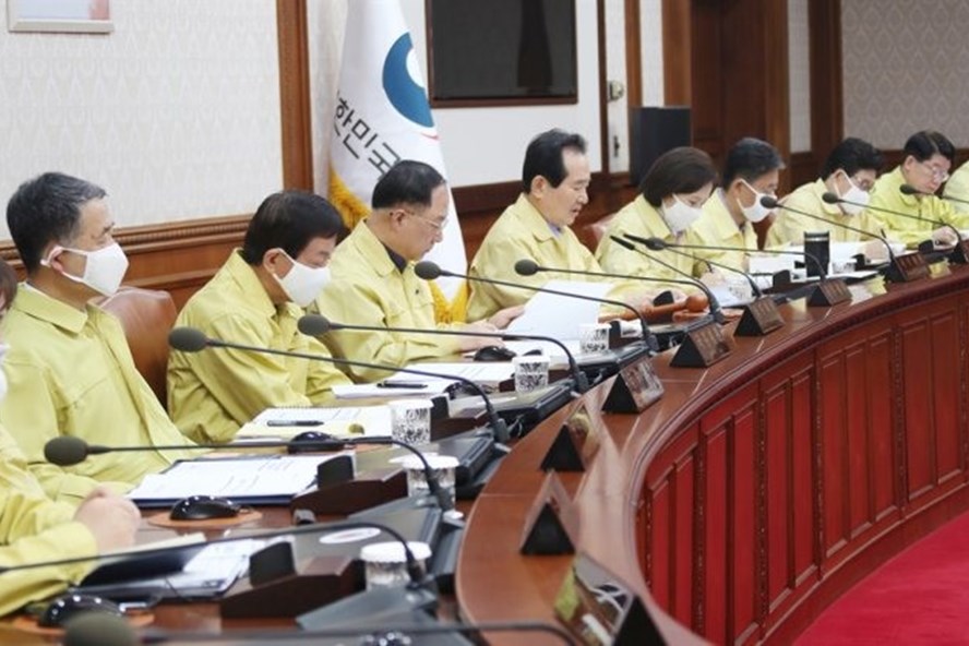 Hàn Quốc: Tổng thống, Thủ tướng, Bộ trưởng trả lại 30% lương để chống dịch han quoc tong thong thu tuong bo truong tra lai 30 luong de chong dich