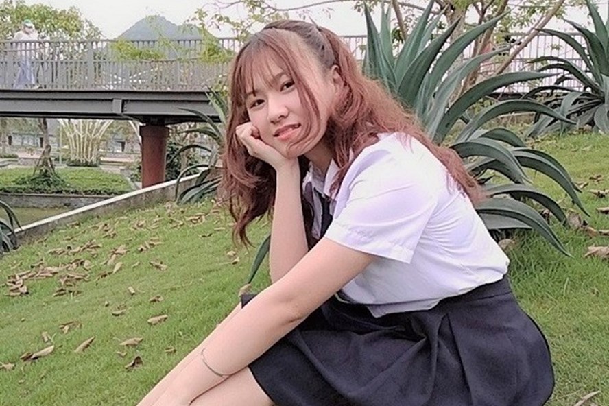 Nữ sinh có thể học song song chương trình giáo dục phổ thông và chương trình đại học.