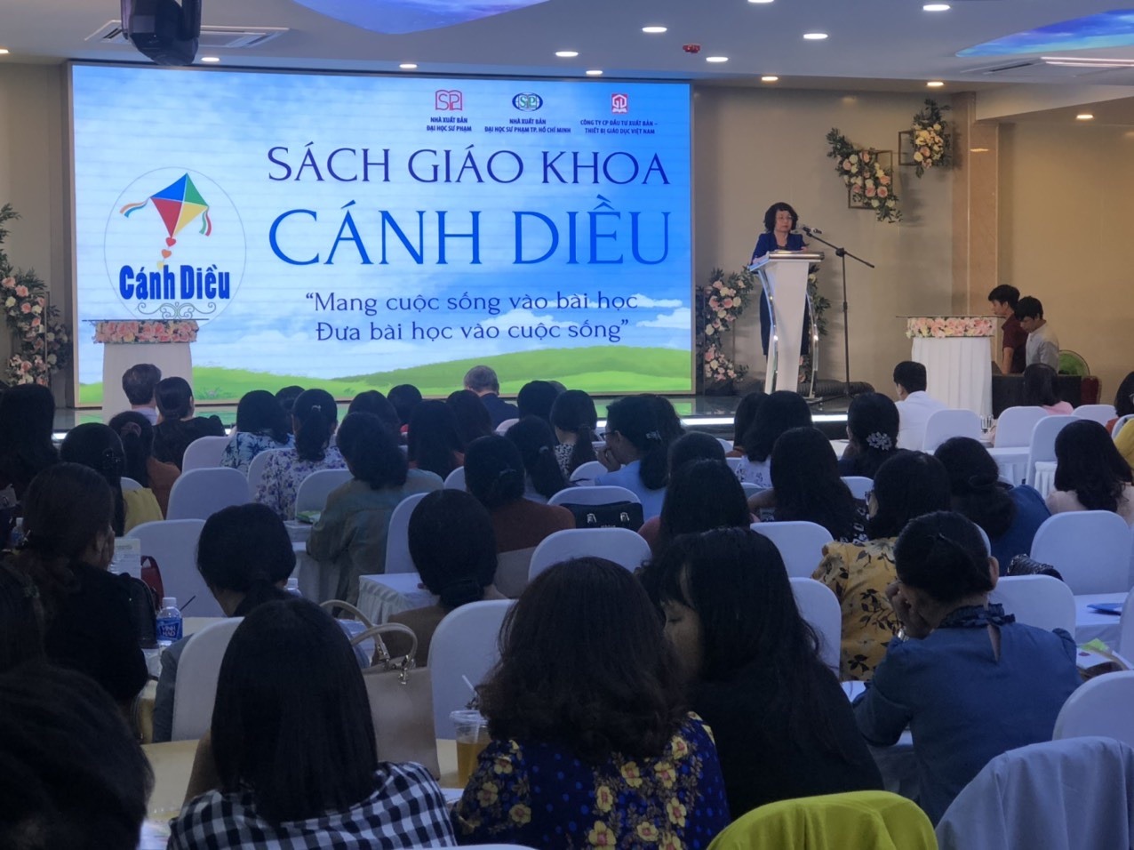 Hội nghị giới thiệu sách giáo khoa ở Ninh Thuận (11.1.2020).