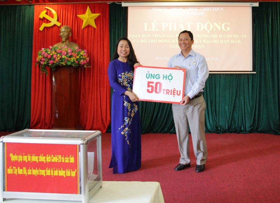 UBMTTQVN tỉnh Bình Phước đã tiếp nhận hơn 3 tỷ đồng tại lễ phát động ủng hộ để phòng chống dịch bệnh, hạn hán. UBMTTQVN tỉnh Bình Phước đã tiếp nhận hơn 3 tỷ đồng tại lễ phát động ủng hộ để phòng chống dịch bệnh, hạn hán.