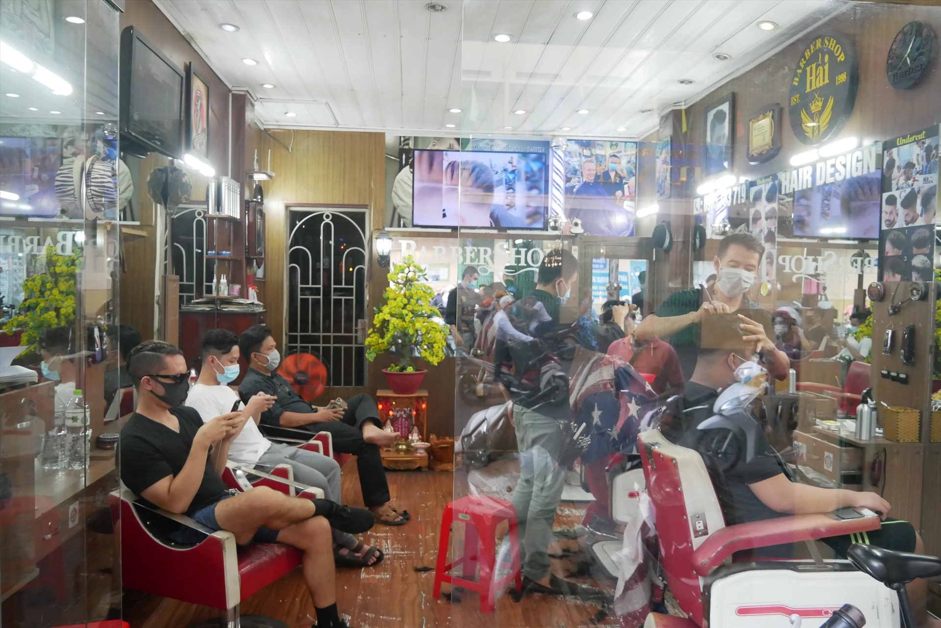 Địa điểm Làm tócGội đầuNối mi tại Bờ Kè Nhiêu Lộc Quận 3 TP HCM   Foodyvn