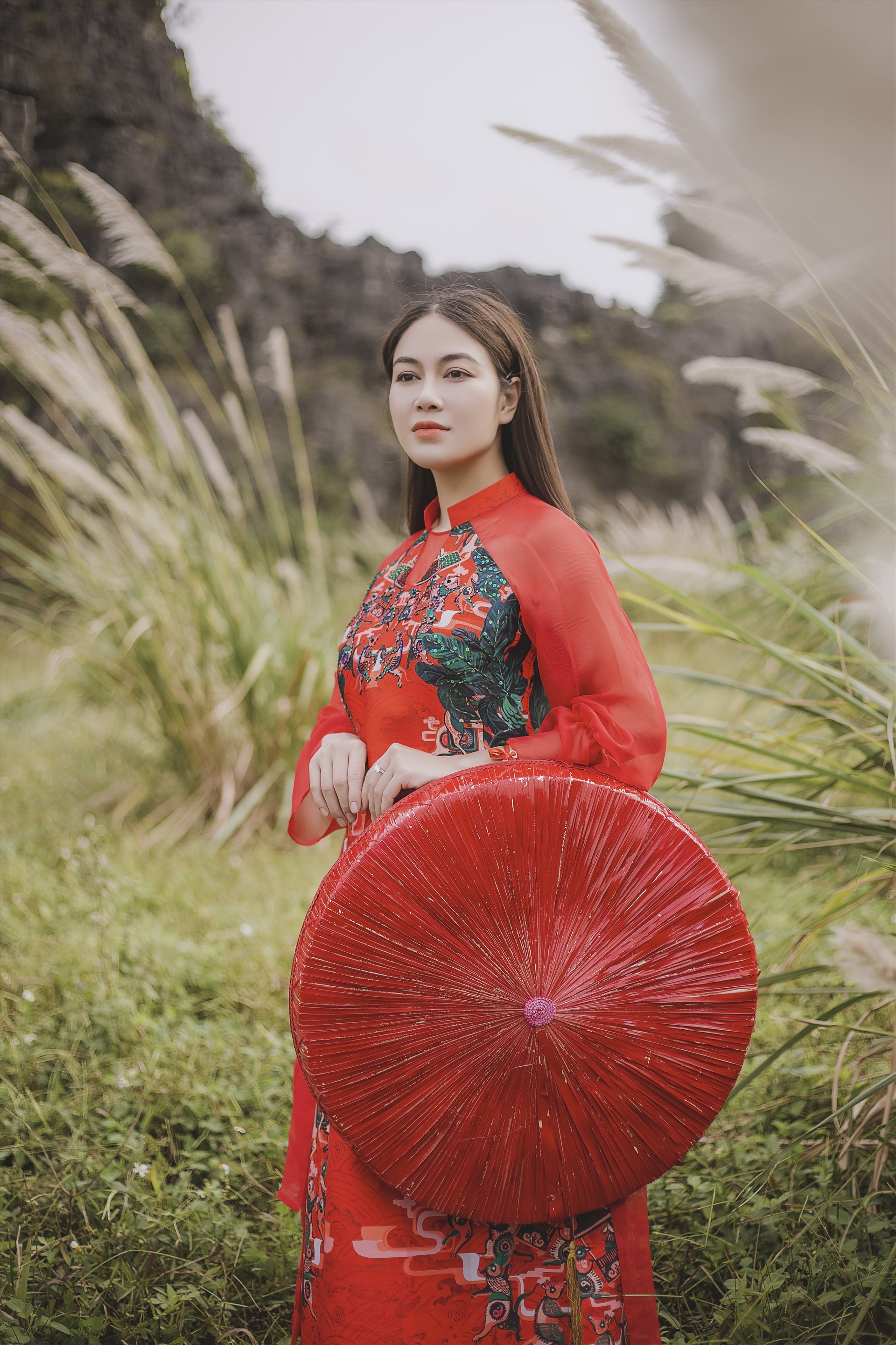 Người đẹp cho hay, cô hy vọng MV “Bèo dạt mây trôi” sẽ được khán giả đón nhận, đặc biệt là giới trẻ thêm hiểu và yêu những giá trị truyền thống của dân tộc.
